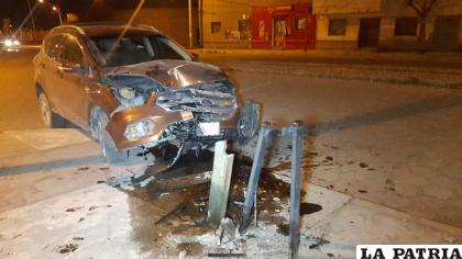 El vehículo terminó de esta manera tras el choque /LA PATRIA
