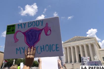 Activistas a favor del aborto protestan delante de la Corte Suprema en Washington /AP Foto/Jose Luis Magana
