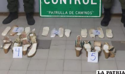 Las súbditas bolivianas llevaban droga en las plantillas de sus zapatos /Gendarmería Argentina
