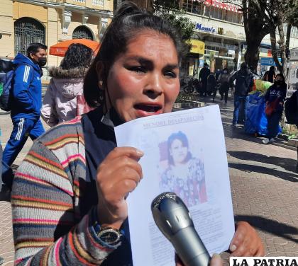 La madre con lágrimas pide que le ayuden a encontrar a su hija 
/LA PATRIA