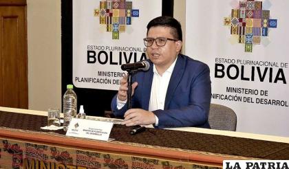 El ministro de Planificación del Desarrollo, Sergio Cusicanqui, en rueda de prensa /MPD