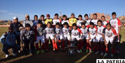 Challapata que el pasado año perdió el título en mesa, ahora se proclamó campeón provincial /LA PATRIA