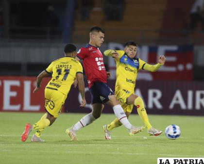 Moisés Villarroel se desvinculó de Wilstermann para fichar por el Bolívar /APG