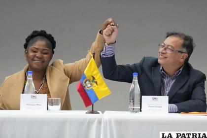 El presidente electo de Colombia, Gustavo Petro, a la derecha, y su compañera de fórmula, Francia Márquez /Foto AP /Fernando Vergara
