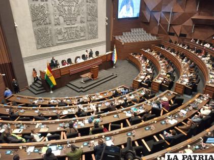 En la sesión de interpelación a Lima, la opositora Salame votó por la no censura /LA PATRIA