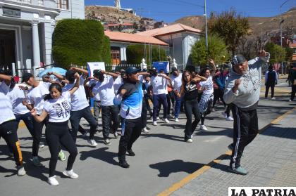 El alcalde Wilcarani encabezó las actividades del ??Día del Desafío? /LA PATRIA