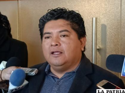 El diputado de Creemos, Andrés Romero, ante la prensa /LA PATRIA