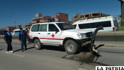 La ambulancia evidenció daños materiales en su parachoques /Cortesía