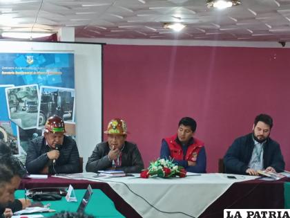 Dirigentes de diferentes sectores mineros del país
 /LA PATRIA