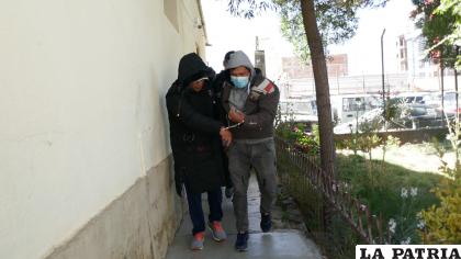 El curandero y el policía fueron aprehendidos /CORTESÍA