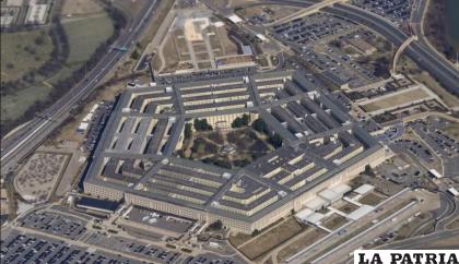 En esta imagen del 2 de marzo de 2022 se ve el Pentágono desde el avión presidencial mientras vuela sobre Washington /AP