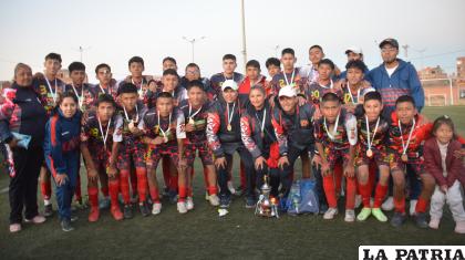 Integrantes de Deportivo Zanca se queda con el título del certamen en la Sub-17 /LA PATRIA