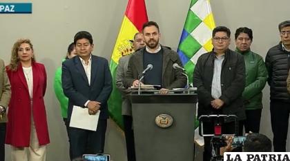 Autoridades del Gobierno en conferencia de prensa /Captura Btv