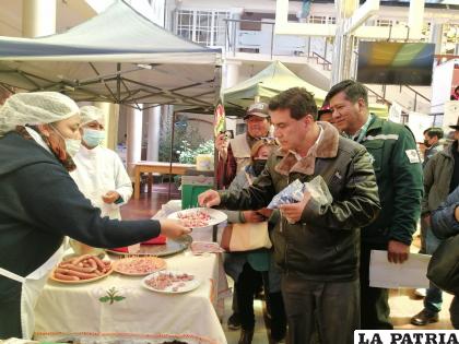 Empresas y microempresas de alimentos fueron parte de la feria 
/LA PATRIA
