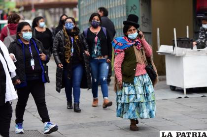 La población empieza a sentir el frio /La Razón