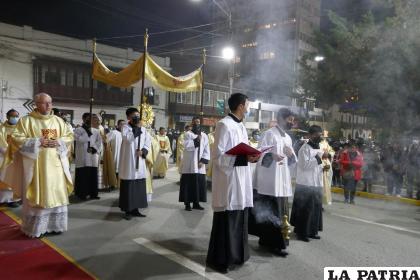 Procesión con el Santísimo Sacramento /LA PATRIA
