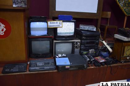 Varias muestras expusieron artículos antiguos, que ya son considerados reliquias