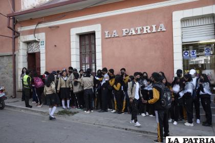 Masiva afluencia al periódico LA PATRIA