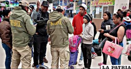 Los extranjeros fueron notificados para abandonar el país /POLICÍA ORURO