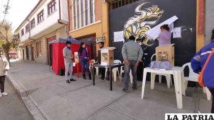 El Comité Electoral instaló tres mesas de sufragio afuera de la ACFO pero igual se suspendieron las elecciones /LA PATRIA