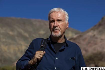 El director de cine James Cameron pasea en Purmamarca, provincia de Jujuy /AP Foto/Javier Corbalán
