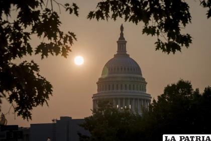 Vista del Capitolio, Washington. La mala condición del aire se debe al humo de los incendios forestales en Canadá /AP Foto/J. Scott Applewhite