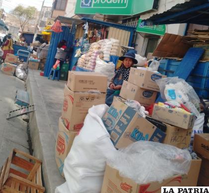 La calle Bolívar es invadida por el comercio / DCO