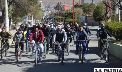 El alcalde de Oruro encabezó la caravana ciclística /LA PATRIA