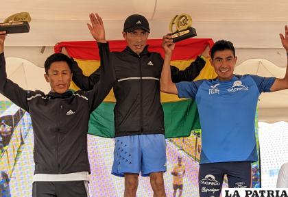 Garibay en el podio, terminó primero en la competencia internacional /RRSS
