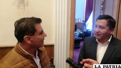 Gobernador Johnny Vedia visitó al alcalde Adhemar Wilcarani para concertar una reunión /LA PATRIA