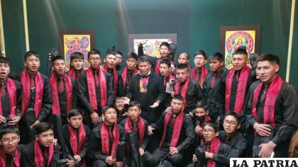 Mamani Mamani con la Estudiantina del Colegio Saracho /LA PATRIA