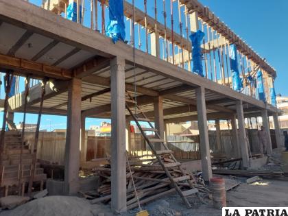 Concluyeron con la construcción de columnas y vigas de la planta baja /LA PATRIA
