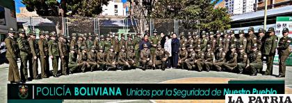 Ayer celebraron los 50 años de la inclusión de la mujer en el ??verde olivo? /Comando de Policía
