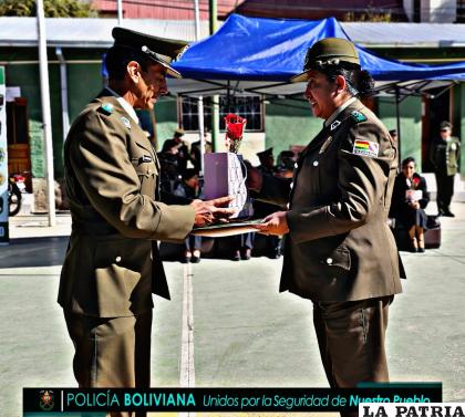 El acto se desarrolló en el patio de la Policía /Comando de Policía
