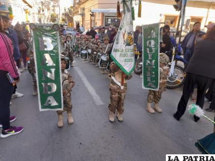 La banda del kinder María Rosa Quintela acompañó el desfile
/LA PATRIA