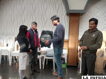 Entrega de insumos a proyectos seleccionados /LA PATRIA
