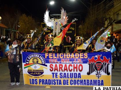 La Unidad Educativa Cristina Prado de Cochabamba llegó para acompañar al Saracho en su aniversario