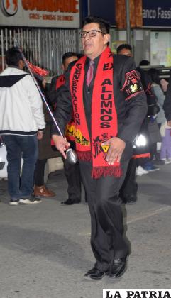 El guaripolero de los exalumnos, gallardo como en sus años de colegio