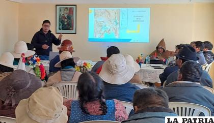 Autoridades de municipios de Oruro conformes con la explicación /YLB