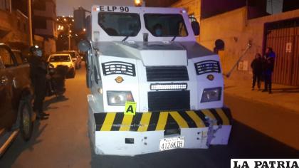 El coche blindado reportó daños mínimos en su parachoques /LA PATRIA
