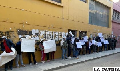 Afectados esperan el inicio del juicio /CORTESÍA