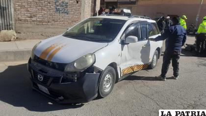 El taxi recibió el impacto en la parte lateral /CORTESÍA
