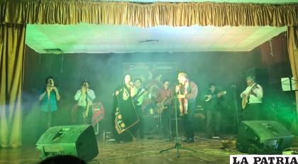 La noche del concierto se tuvo mucha asistencia del público 
/ Oscar Subirana