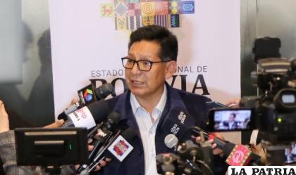 El ministro de Educación, Edgar Pary, mediante una entrevista desde la sede de gobierno /Erbol