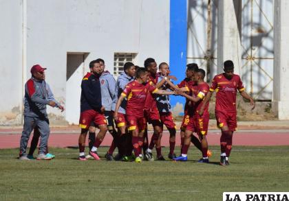 El gol del empate de Gutiérrez le dio cierto respiro a CDT Real Oruro /LA PATRIA