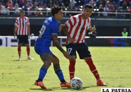 Una acción del partido disputado el domingo en Asunción /proceso.hn