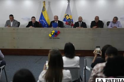 Cuatro de cinco miembros del ente electoral ya renunciaron /AP Foto/Ariana Cubillos, Archivo