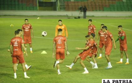 El seleccionado boliviano anoche entrenó en el estadio ??Ramón Aguilera Costas? /APG
