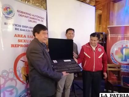 Bloque Oruro-Corea recibió la plaqueta de reconocimiento 
/LA PATRIA