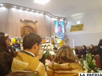 Varios asistentes a su velorio lloraron la partida del artista/IVAN LAYME